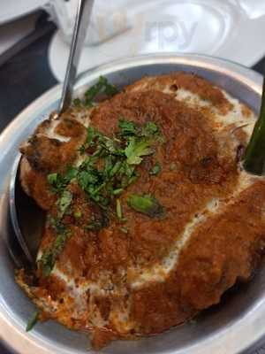 Chowman Calcutta Club