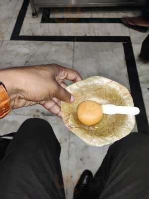 Deshbandhu Mistanna Bhandar