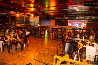 Midtown Bar & Lounge