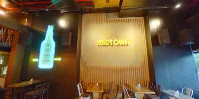 Midtown Bar & Lounge