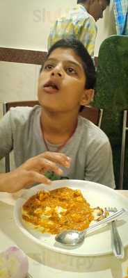 Hotel R K Restaurant