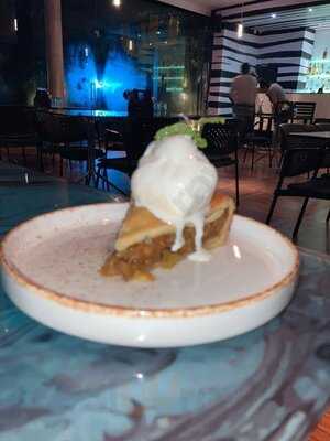 Mirage Poolside Bar & Cafe