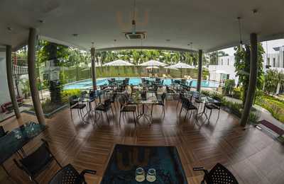 Mirage Poolside Bar & Cafe