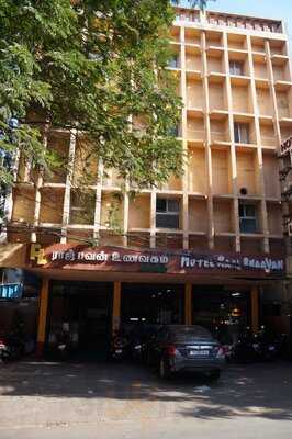 Hotel Raaj Bhaavan