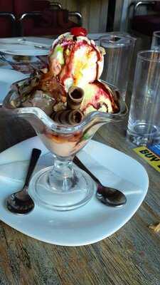 New Empire Bar & Restaurant