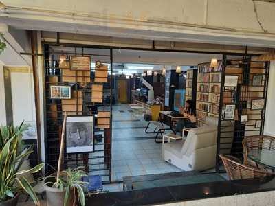 Waari Book Cafe