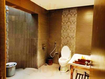 Holiday Village Restaurant