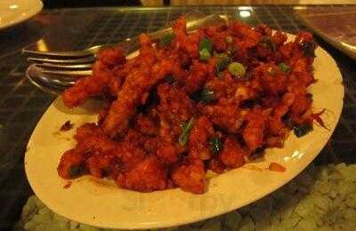 Damurs Bar & Restaurant