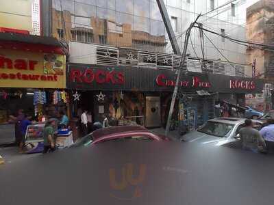 Rocks Bar & Restaurant