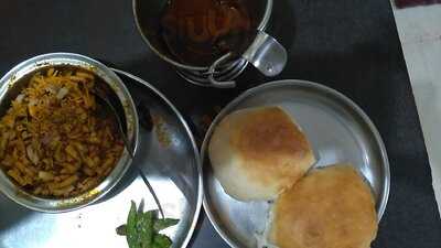 Arun Vadewale Snacks & Dosa Center