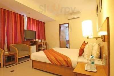 Hotel Ramanashree Brunton Restaurant