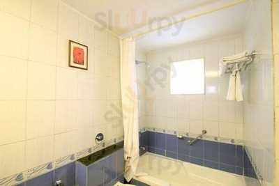 Hotel Ramanashree Brunton Restaurant