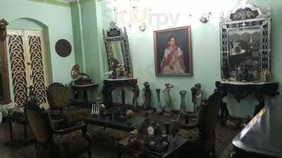 Tutus Hut Restaurant