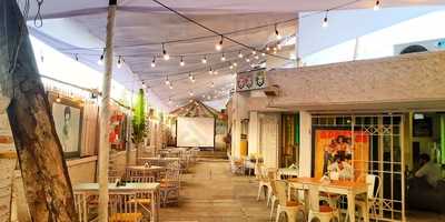 Upside Resto Sports Bar