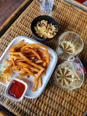 Captain's Deck Bar And Grill