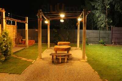 Wooden Table Restaurant