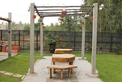 Wooden Table Restaurant