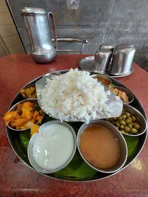 Hotel Saravanaa Restaurant