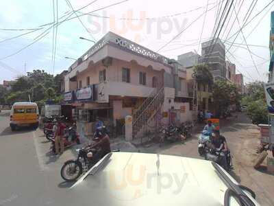 Hotel Saravanaa Restaurant