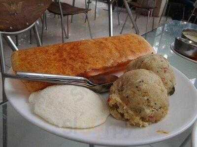 Woody's Hotel & Restaurant