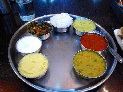 Hotel Samindra Veg Restaurant