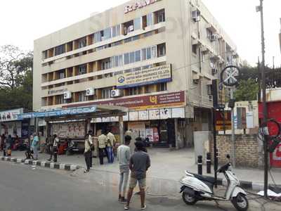 Paragon Snacks Centre