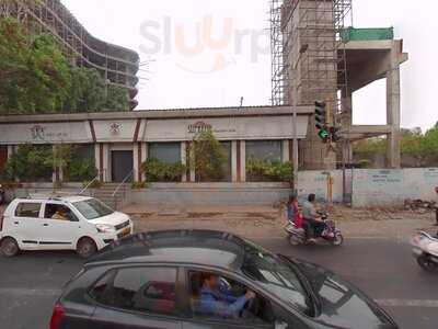 Supreme Bar & Restaurant