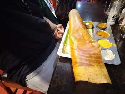 Hotel Saravana Bhavan Restaurant