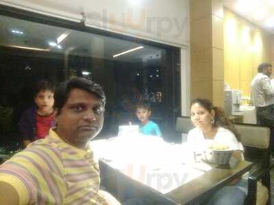 Highway, Hotel Abu Palace