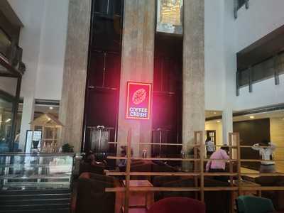 Highway, Hotel Abu Palace