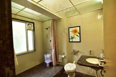 Hotel Rutugandh Restaurant