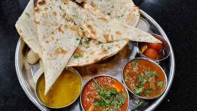 Hotel Poona Family Garden Restaurant