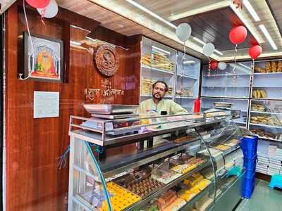 Paras Khaja Mithai Kendra