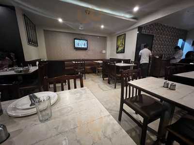 Tandoor Hut Restaurant