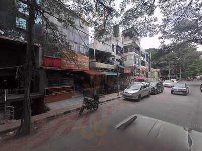 Tandoor Hut Restaurant