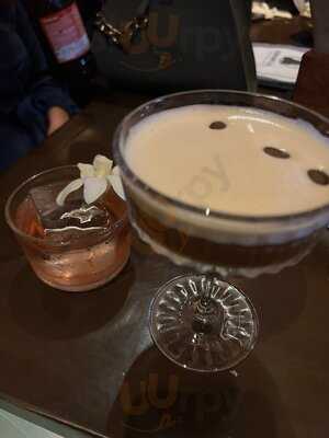 Elephant & Co. Baner