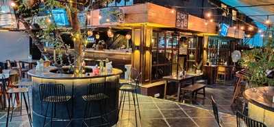 Elephant & Co. Baner