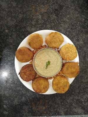 Maaoli Snacks Center