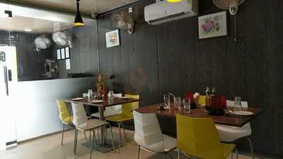 Pizzaronee By Gourmet Chef's