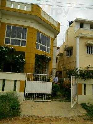 Ivy Rossa Restaurant