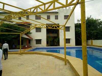 Ivy Rossa Restaurant