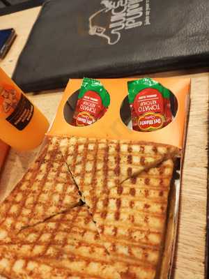 Bhavadhaarani Juice Shop