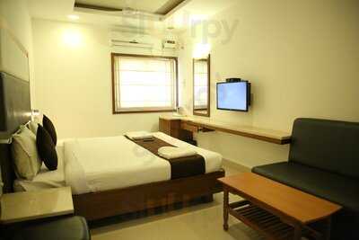 Valasaravakkam Pazhamudir Cholai