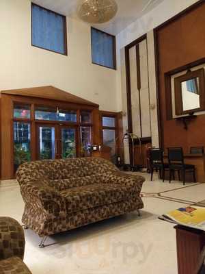 Movie Land Drive In Restaurant