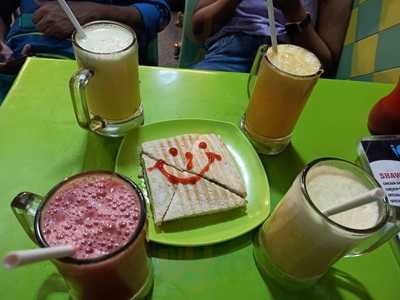 Ice Cap Fruits Juices & Snacks