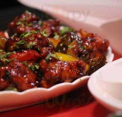 Chung Shan Chinese & Momos Restaurant