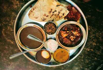 Hotel Dwarka Restaurant