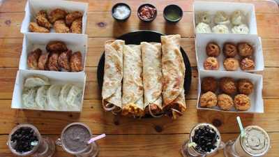 Cafe Coffee Zone & Yummy Rolls Center