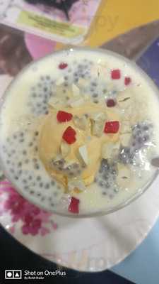 Dazzling Manali Cafe