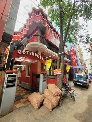 Hotel Oottupura Restaurant